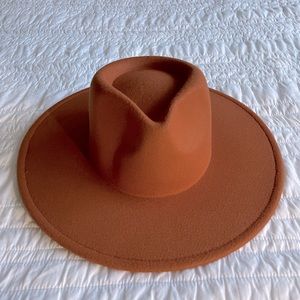 Trendy brown/copper felt hat